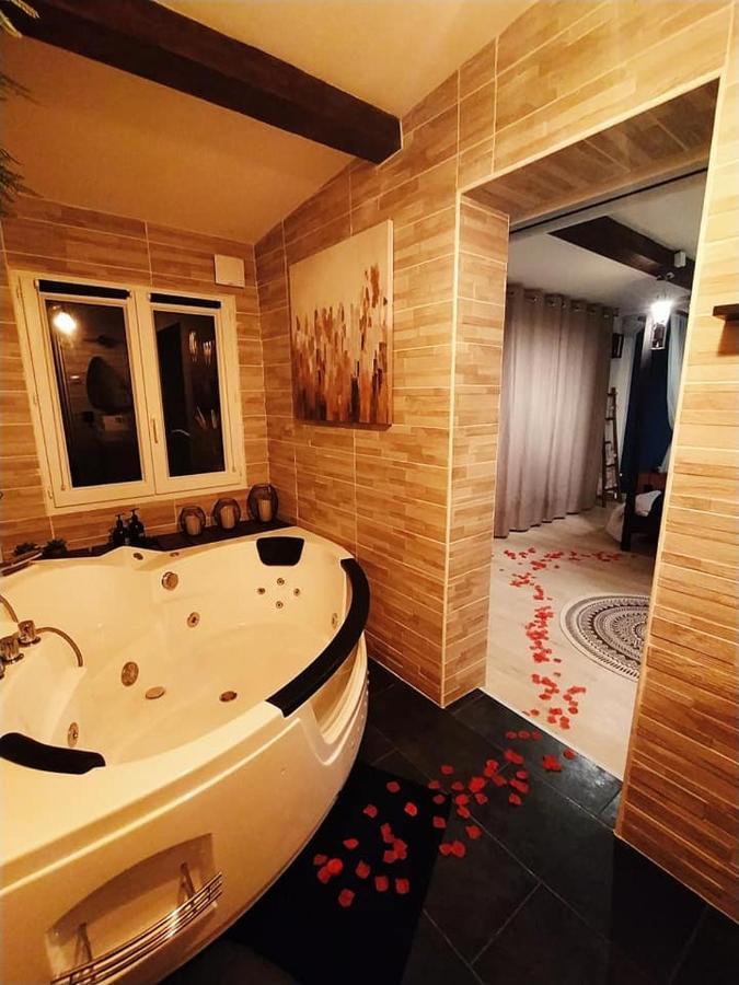 A L'Oree Des Pins - Gite Et Spa De 30 M2- Home Cinema Et Massage En Sup Cuges-les-Pins Buitenkant foto