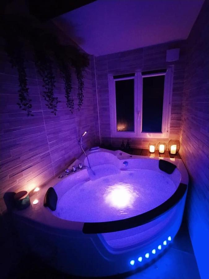 A L'Oree Des Pins - Gite Et Spa De 30 M2- Home Cinema Et Massage En Sup Cuges-les-Pins Buitenkant foto