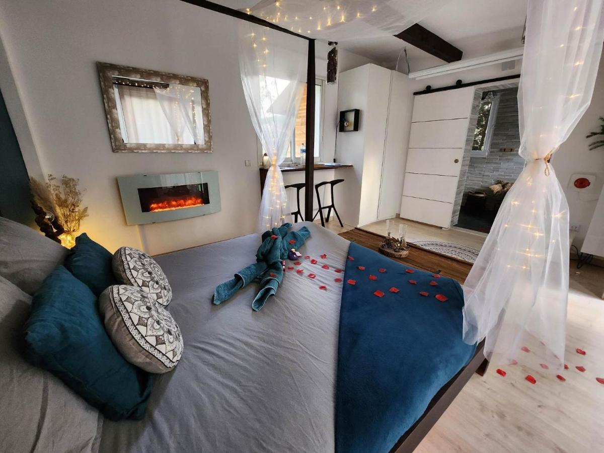 A L'Oree Des Pins - Gite Et Spa De 30 M2- Home Cinema Et Massage En Sup Cuges-les-Pins Buitenkant foto
