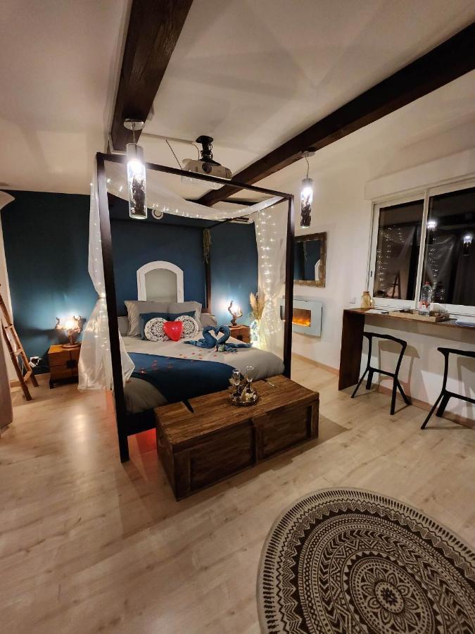 A L'Oree Des Pins - Gite Et Spa De 30 M2- Home Cinema Et Massage En Sup Cuges-les-Pins Buitenkant foto