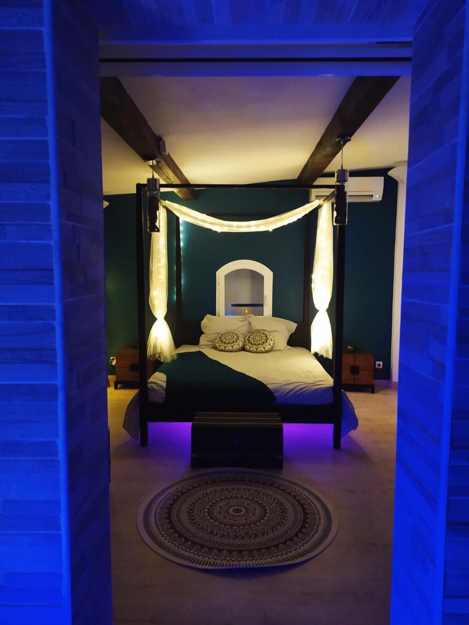 A L'Oree Des Pins - Gite Et Spa De 30 M2- Home Cinema Et Massage En Sup Cuges-les-Pins Buitenkant foto